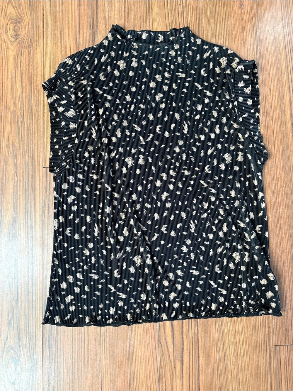 Zara Black Short Sleeve Mock Neck Top with Cream Speckled Print